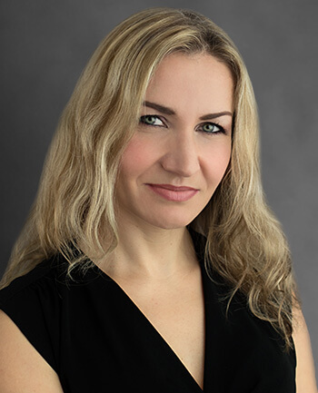 Headshot of Angie Worosz