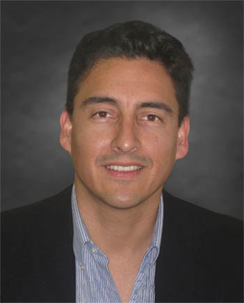 Headshot of Carlos Paredes