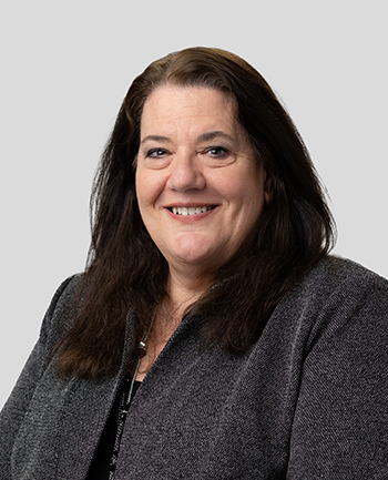 Headshot of Leslie Vanderwerf