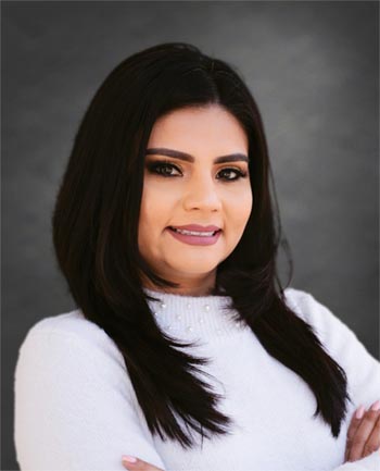 Headshot of Eliana Parada