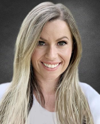 Headshot of Julie Avelino