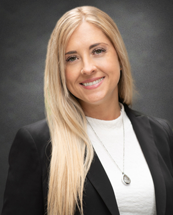 Headshot of Lauren Egger