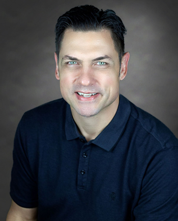 Headshot of Steven Farrington